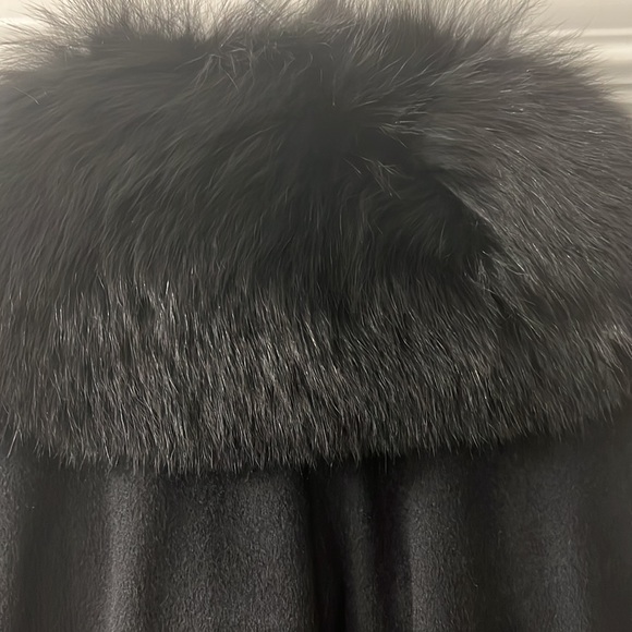 Black wool trench with fur collar and cuffs. Size 12. Arm pit to arm pit 20” - Picture 7 of 12